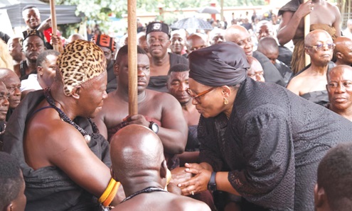 Thulisile Dladla,Deputy Prime Minister, Kingdom of Eswatini, exchanging pleasantries with the Asantehene
