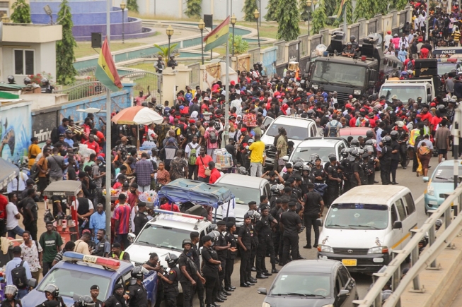 Protesters present petition to police over 'selective justice' under Mahama gov't [VIDEO]