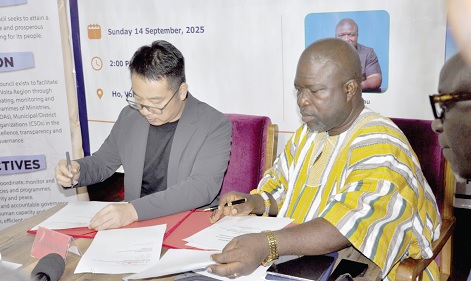 James Gunu (right), Volta Regional Minister, and Hao Mingtu, Director of B&amp;RETTC, signing the MoU