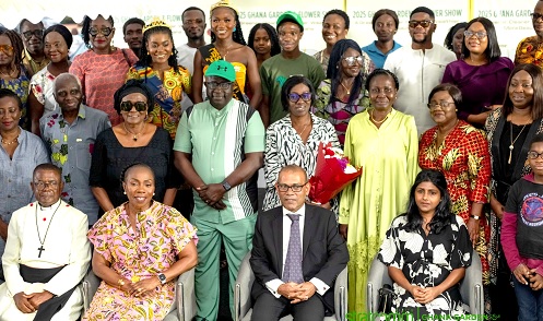 Dignitaries and participants after the event Dignitaries and participants after the event