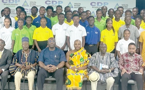The scholarship beneficiaries with GES, VRA officials and community leaders