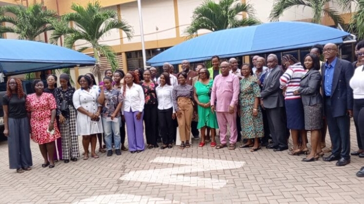 Prof. Leonard Amekudzi(5th right) ,Provost, College of Sciences, KNUST, and some members of the Board of Trustees,K.C Whittaker Foundation, and lectures of the department of Physics, together with the beneficiaries in a group photograph, after the ceremony in Kumasi.