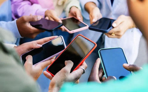 Apple and Samsung users could be due share of £480m payout