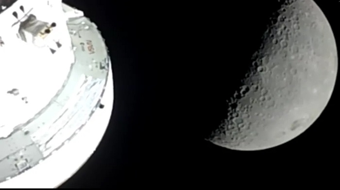 A view from Orion minutes before it disappeared behind the lunar far side