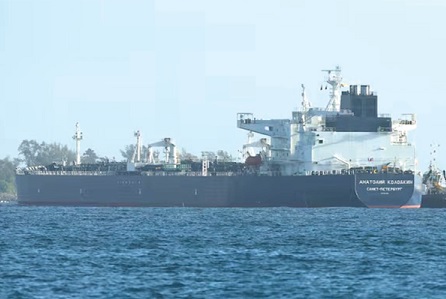 Russian-flagged oil tanker Anatoly Kolodkin manoevres in Matanzas Bay, Cuba. Credit: Reuters