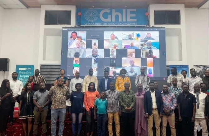 Dignitaries and participants after the event