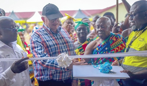Dave Anthony (2nd from left), CEO of Asante Gold Corporation, and Ogyeahoho Yaw Gyebi II (2nd from right), Paramount Chief of Sefwi Anhwiaso Traditional Area, cutting a tape for the inauguration of the school block for Bibiani resettlement