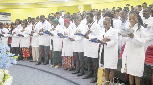 The inductees swearing the Oath of Allegiance  to the council. Picture: CALEB VANDERPUYE