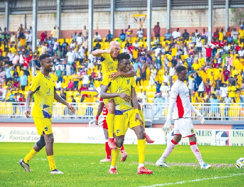 Fatawu Suleman celebrating with Salim Adams after Medeama’s fourth goal, as Aziz Dari (right), Asante Kotoko’s young goalkeeper, cuts a dejected figure