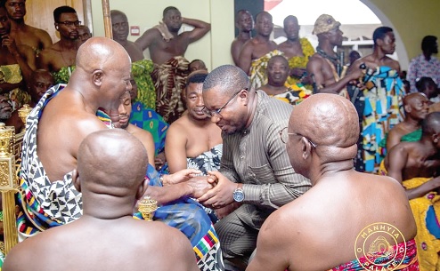 Kofi Adu Domfeh (right), Ashanti Regional GJA Chairman, exchanging pleasantries with Otumfuo Osei Tutu II, the Asantehene, during the event