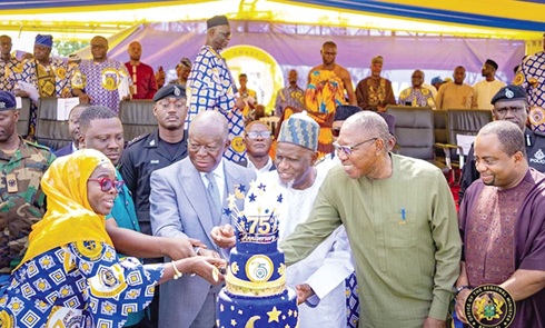 Dr Clement Abas Apaak (2nd from right), Deputy Education Minister,  joining Otumfuo Osei Tutu II (3rd from left), the Ashantehene, to cut the anniversary cake