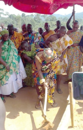Nana Akyena Kwagyan Nuama V, Essuowinhene, cutting the sod for the construction of the SHS