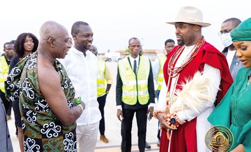 Ogiame Atuwatse III (2nd from right), being welcomed at the Prempeh I International Airport in Kumasi by Oheneba Prof. Boachie-Adjei Woahene (left), Hiahene, and Richard Adjei Mensah Ofori Atta (2nd from left), Executive Chairmaan of E ON 3 Group. On the right is Olori Atuwatse III, Queen Consort of Warri Kingdom