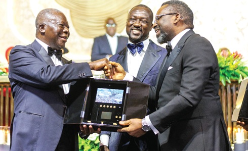 Otumfuo presenting the second gold coin box to Dr Johnson Asiama, Governor, Bank of Ghana