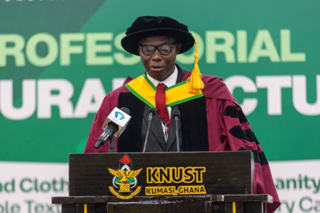 Prof. Ebenezer Kofi Howard,  ‎Vice-Dean, Faculty of Art,KNUST, delivering a professorial lecture in kumasi.