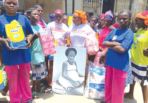 Kwalebu Fuseina Sulemana (4th from lef), event organiser, Kunata Voluntary Organisation, with some of the Kayayei
