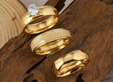 Dear Mirror Lawyer, I don't want to lose my wife or girlfriend. I want to marry both...