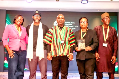 • Samson Deen (middle) flanked by Yaw Ampofo Ankrah (2nd from left) and other executives