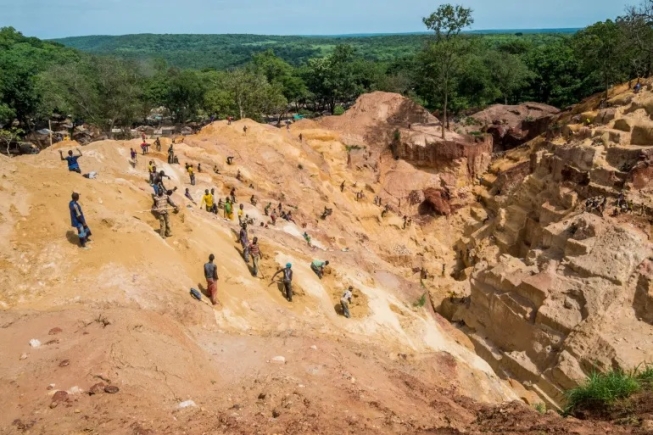 More than 100 dead in gold mine collapse in Central African Republic