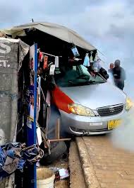 VIDEO from Ejisu: How a suspected car thief tried to run away and ended up running over a crowd
