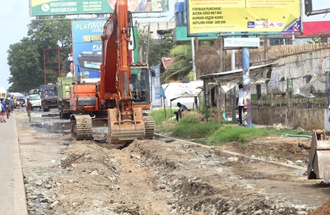 An excavator working on the drain. Picture: ESTHER ADJORKOR ADJEI