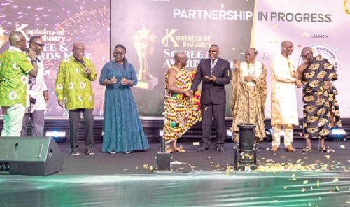 Hackman Owusu Agyemang (left), former Minister of Foreign Affairs, Prof. Rita Akosua Dickson (2nd from left), VC, KNUST; Akyamfo Asafo Boakye Agyemang-Bonsu (3rd from left), Chairman of the University Governing Council, and other dignitaries at the launch