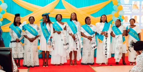  Beatrice Oforiwa Addai-Deseh (left), President of AGOSA, with the newly sworn in executives at the ceremony