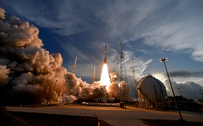 A United Launch Alliance Atlas V rocket lifts off carrying Amazon's Project Kuiper internet network satellites from the Cape Canaveral Space Force Station in Cape Canaveral, Florida, U.S., April 28, 2025. REUTERS/Steve Nesius/File Photo