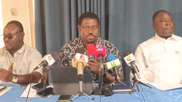 Paul Kobina Mensah, (middle) General Secretary of GIFF speaking at the press conference