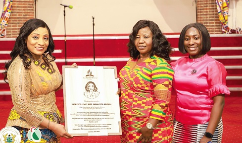 HE Zita Benson (left) receiving a plaque from Boakye Asiamah, wife of the Senior Pastor of the church. Looking on is Ruby Dankwah, the London Ghana SDA Church Clerk