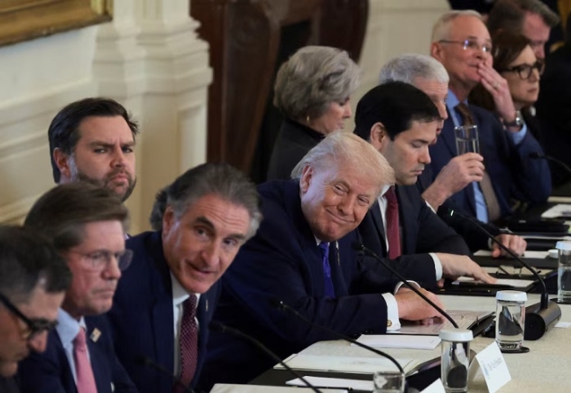 U.S. President Donald Trump, Vice President JD Vance, Secretary of State Marco Rubio and U.S. Secretary of the Interior Doug Burgum attend a meeting with oil industry executives, at the White House in Washington, D.C., U.S., January 9, 2026. REUTERS/Evelyn Hockstein