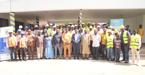Dignitaries and trainees after the event