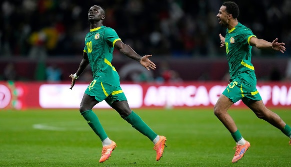 Sadio Mané’s decisive strike sends Senegal past Egypt into final