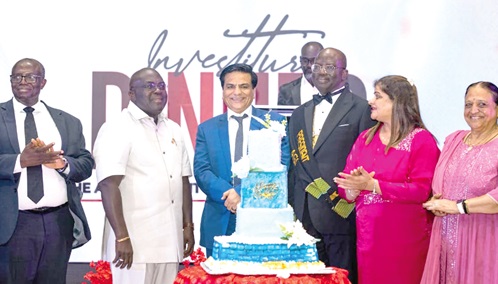 Kofi Nsiah-Poku (3rd from right), new President, AGI; Julius Debrah (2nd from left), Chief of Staff; Mukesh Thakwani (3rd from left), Vice-President, AGI, and other dignitaries with the investiture cake 