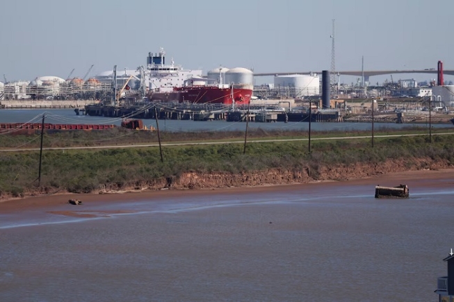 The Nave Photon, carrying crude oil from Venezuela, is docked at Port Freeport in Freeport, Texas, U.S., January 15, 2026. REUTERS/Antranik Tavitian/File Photo