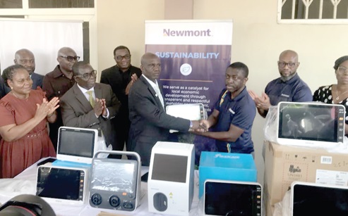 Danquah Addo-Yobo (3rd from right), Country Manager for Newmont's Ghana Operations, presenting the medical equipment to Dr Yakubu Seidu Adam (3rd from left), CEO, Korle Bu Teaching Hospital