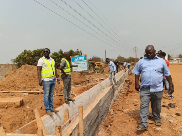  Ernest Norgbey (left), MP for Ashaiman, inspecting ongoing construction works in some suburbs of Ashaiman.