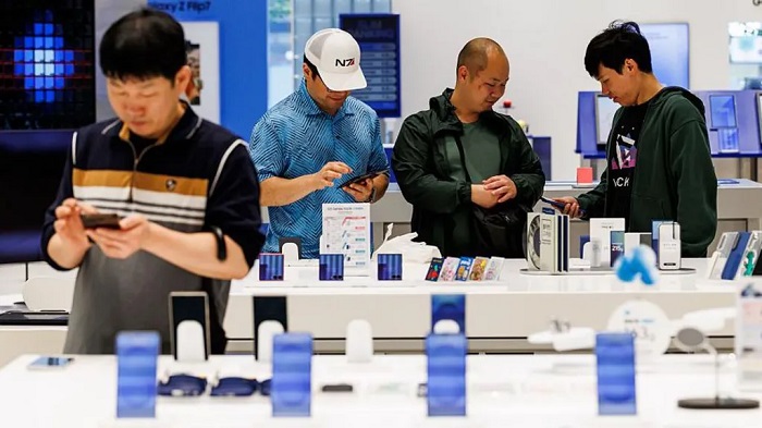 Samsung is also one of the world's leading smartphone makers