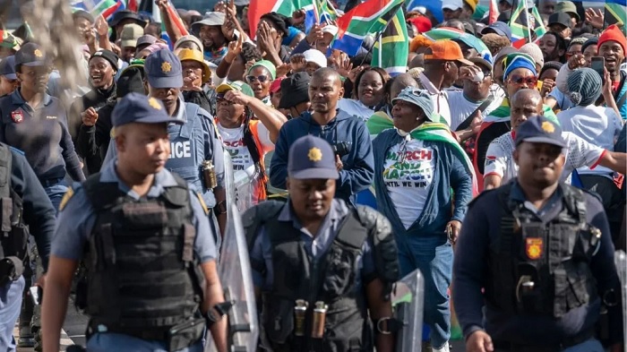 Demonstrators had set an unofficial deadline of 30 June for all undocumented migrants to leave South Africa
