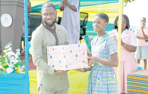 Gabriella Baka (left), recieving the price for the Overall Best Learner in Basic 8. Picture: ELVIS NII NOI DOWUONA