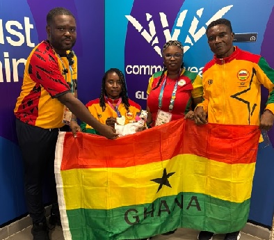 Zinabu Issah (seated, 2nd left) receiving Samson Deen's personal £2,000 bonus for winning silver yesterday in Glasgow
