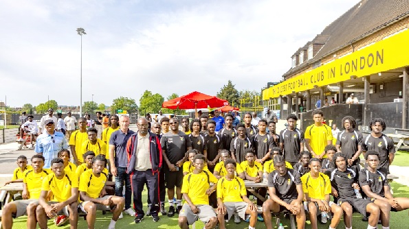 GFA President Kurt Simeon-Okraku (arrowed) with some of the talented players of the Bromley justifier