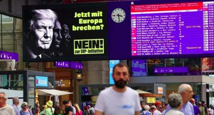 No-campaign posters feature Donald Trump, Vladimir Putin and Xi Jinping, warning against "breaking with Europe"