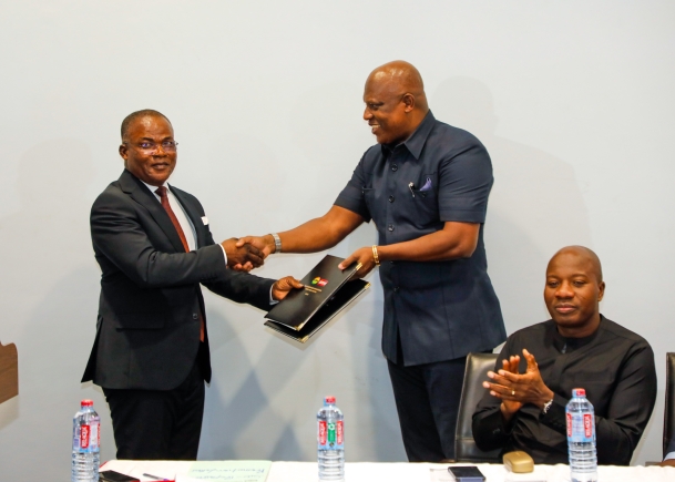 Ebenezer Ahumah Djietror (left), Clerk to Parliament exchanging the signed MoU with Ato Afful, Managing Director, Graphic Communications Group Ltd. With them is Mahama Ayariga (right), Majority Leader of Parliament. Picture: ELVIS NII NOI DOWUONA 