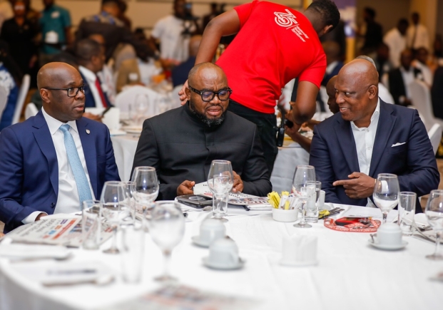 Ato Afful (right), Managing Director, Graphic Communications Group Ltd., interacting with Mohammed Adams Sukparu (middle), Deputy Minister of Communication, Digital Technology and Innovations, and Kwamina Asomaning, Managing Director and Chief Executive of Stanbic Bank Ghana, during the Graphic Business/Stanbic Bank breakfast meeting. Picture: ELVIS NII NOI DOWUONA