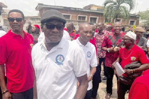 Retired players of Accra Hearts of Oak and city rivals, Accra Great Olympics, came together to bid farewell to the late football legend