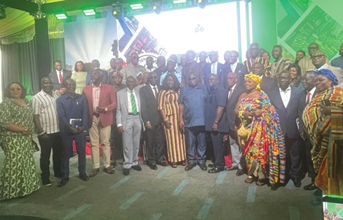 Julius Debrah (6th from right), Chief of Staff, and Elizabeth Ofosu-Adjare (7th from left), Minister of Trade, Agribusiness and Industry, with members of the association and invited guests after the event