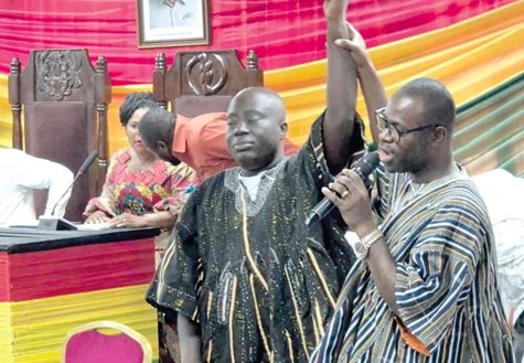 Manasseh Ofosuhene Asante (right), Tema Metropolitan Director, Electoral Commission, declaring Joseph Ofori as the newly elected Presiding Member of the TMA