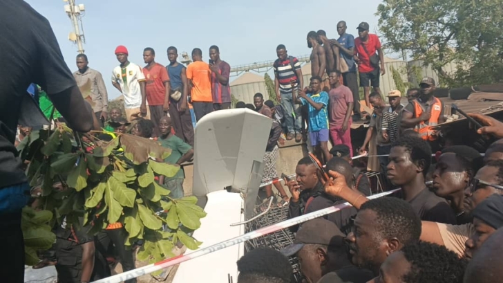 Tema: Two dead after aircraft falls from sky