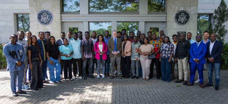 Rolf Olson (middle) will with the facilitators and the journalists who benefited from the training programme